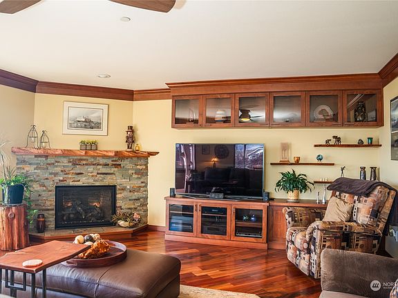 4th image of 509 1st Street #301