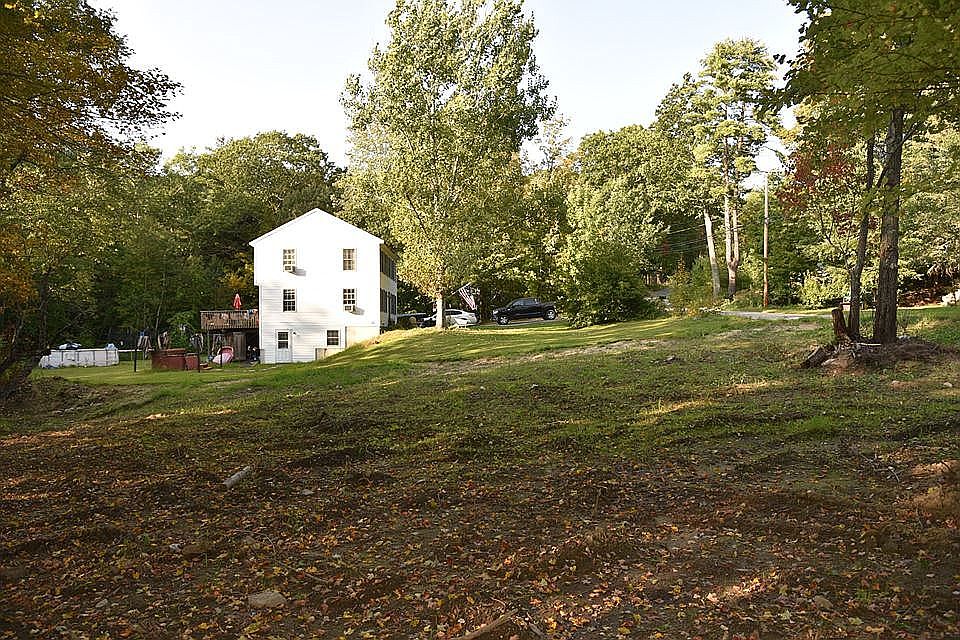 2nd image of 72 Hill St