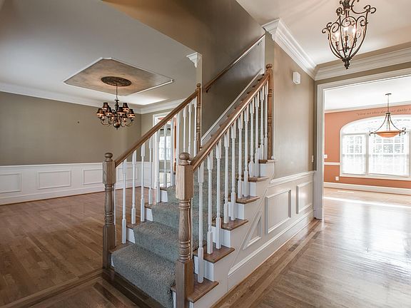 2nd image of 100 Glen Leven Way