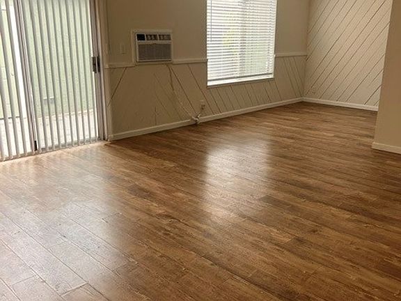 3rd image of 2042 Voss Park Ln