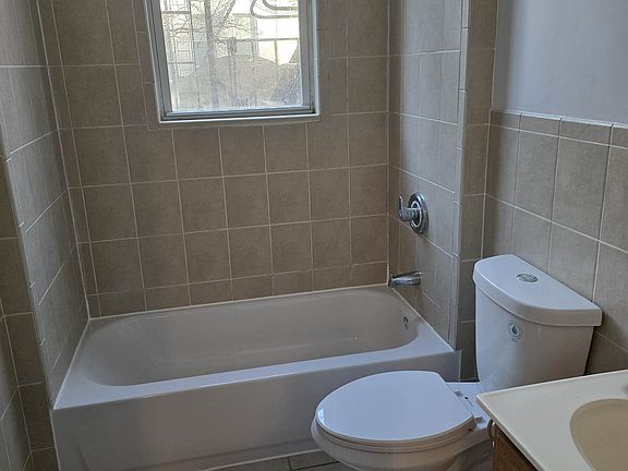 5th image of 160 Russell St APT 1L