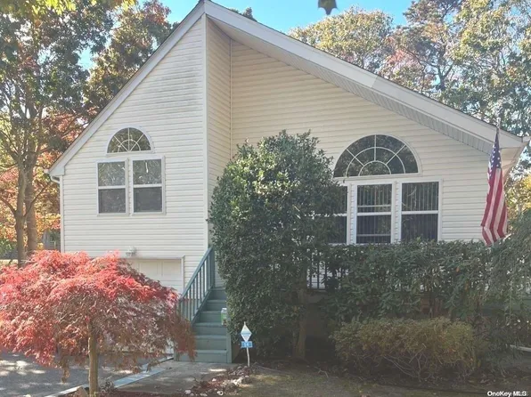 54 Bullard Street, Mastic, NY 11950