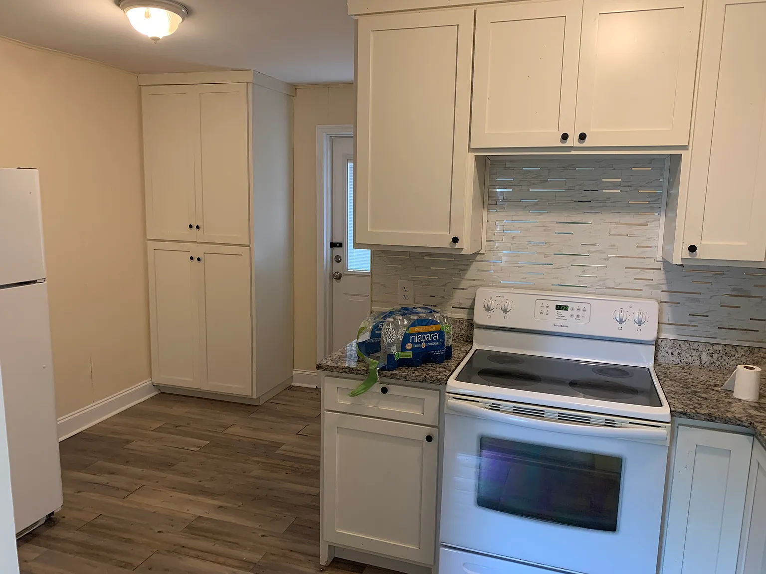 3 bed, 1950 sqft, $1,800 — Photo 2