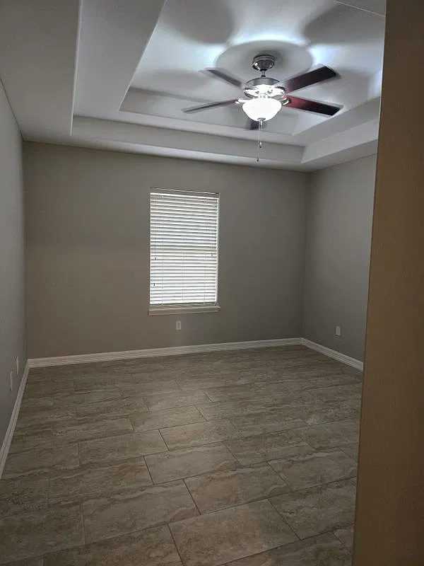 3 bed, 2.0 bath, 1867 sqft, $1,900 — Photo 2