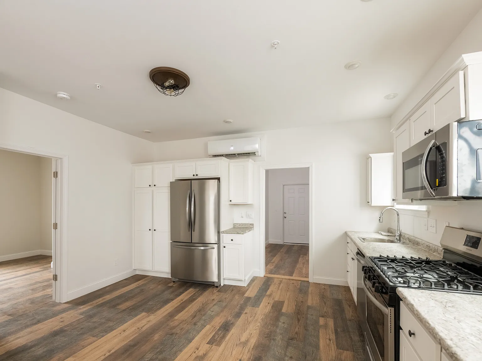 3 bed, $2,800 — Photo 4
