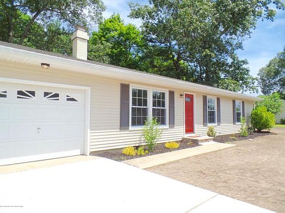 2nd image of 402 Laurel Blvd