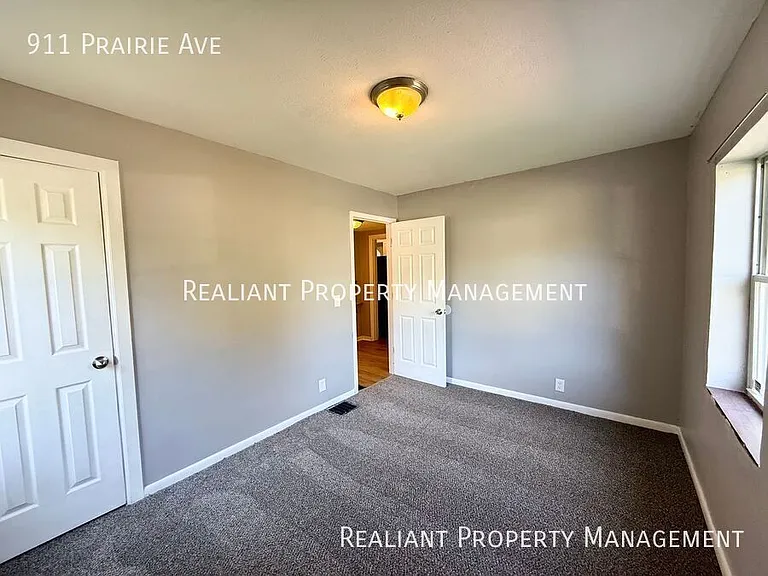 911 Prairie Ave — Photo 12