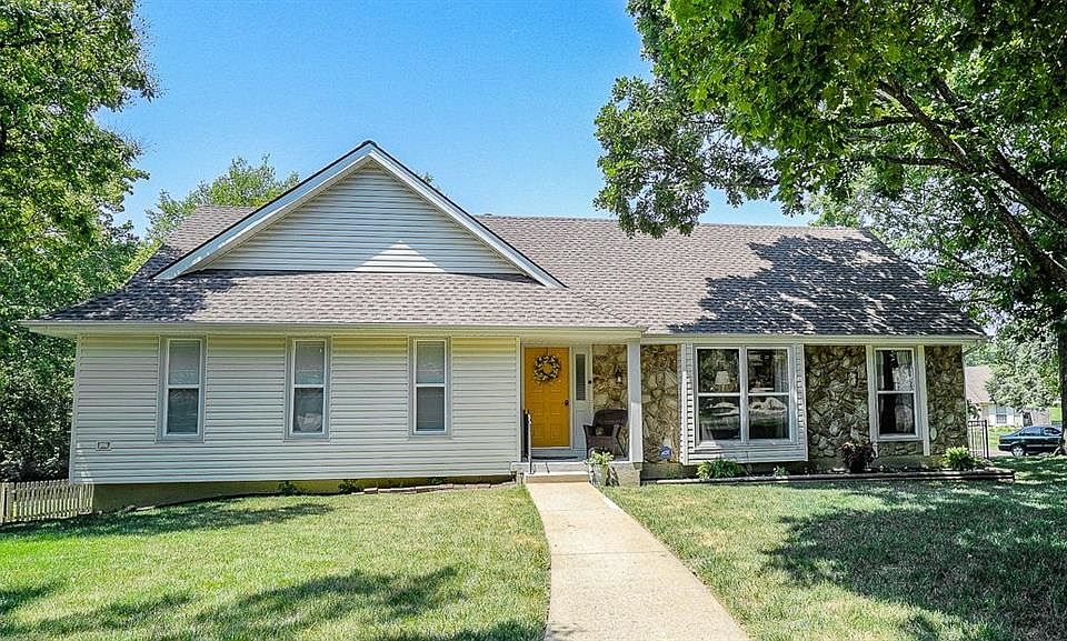 Brand new HVAC,newer roof ,gutters,windows  and siding on this cute home