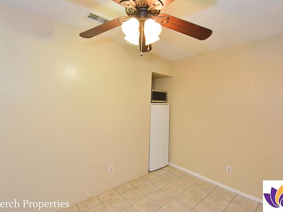 4th image of 22149 Wyandotte St