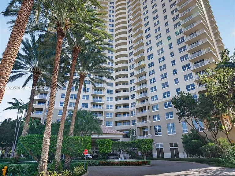 19501 W Country Club Dr #313 — Photo 46