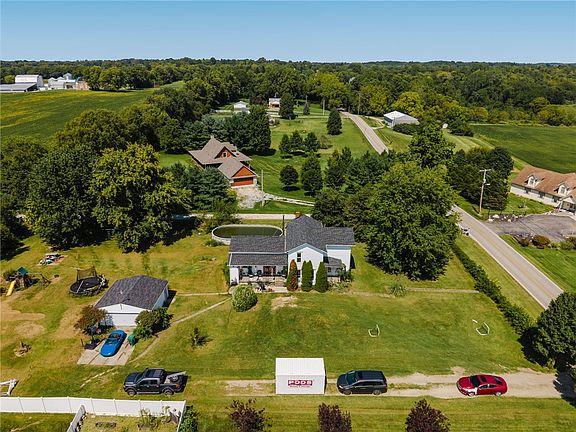 3rd image of 377 Bischoff Rd