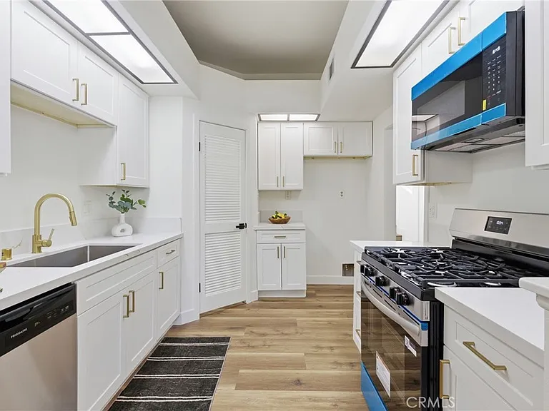4900 N Grand Ave #103 — Photo 7
