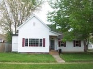 321 E Milton Ave, Lewistown, IL