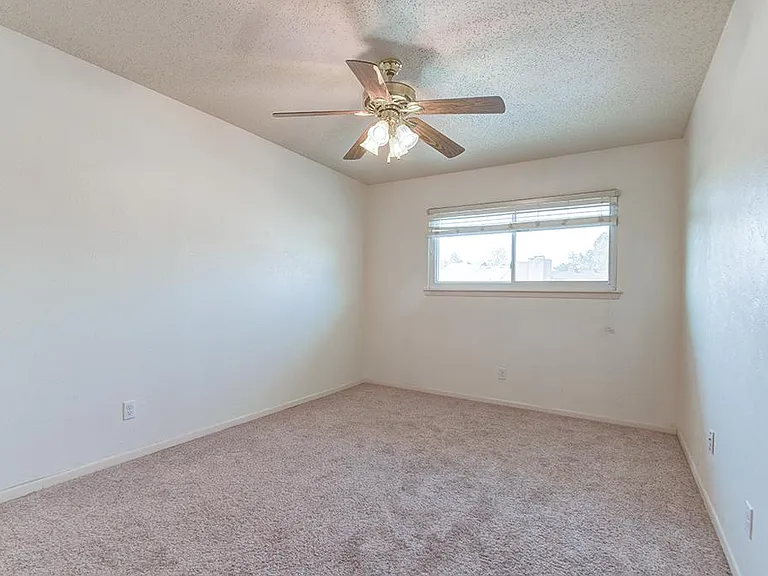 2012 Court Pl — Photo 21