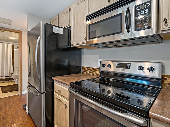 5th image of 9715 Independence Dr Unit B206
