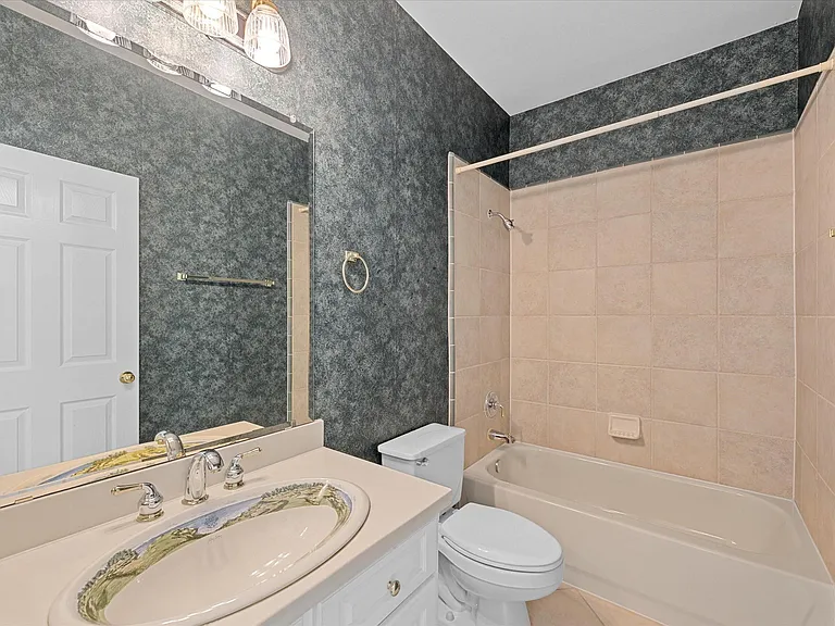 15318 Beecham Dr — Photo 22