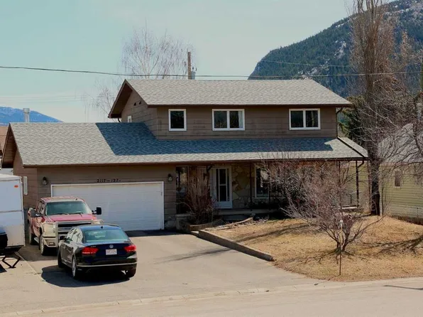 2117 W 127th St, Crowsnest Pass, AB T0K 0E0
