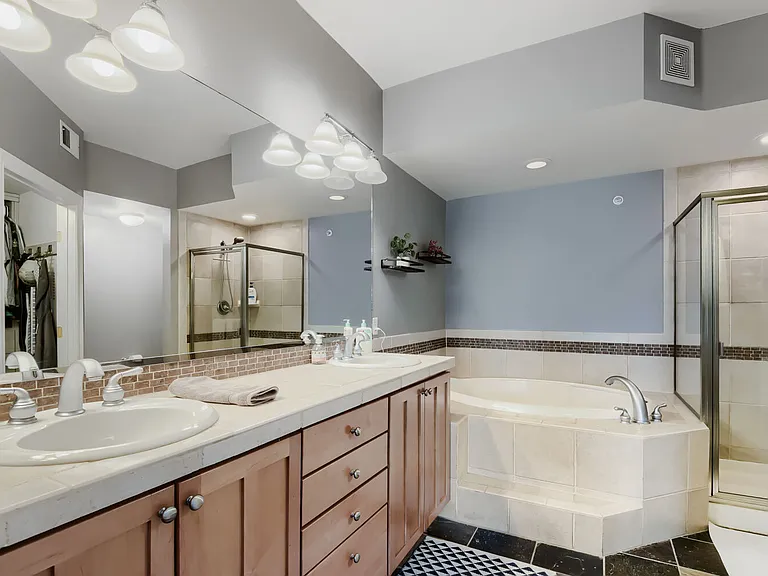 1705 N Gaylord St #301 — Photo 10