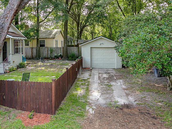 4th image of 3058 Plum St