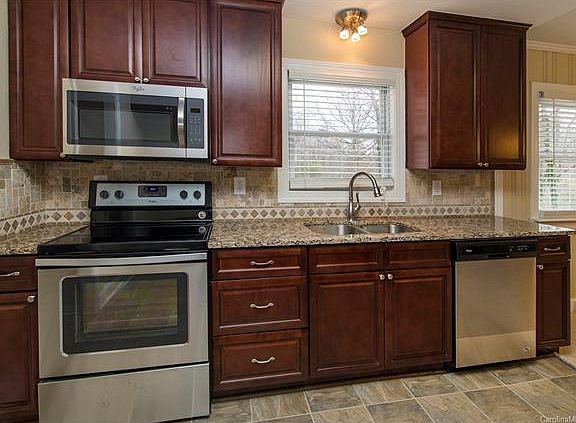 3rd image of 1122 Morningside Dr