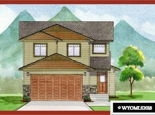 1001 River Heights Dr, Mills, WY 82604
