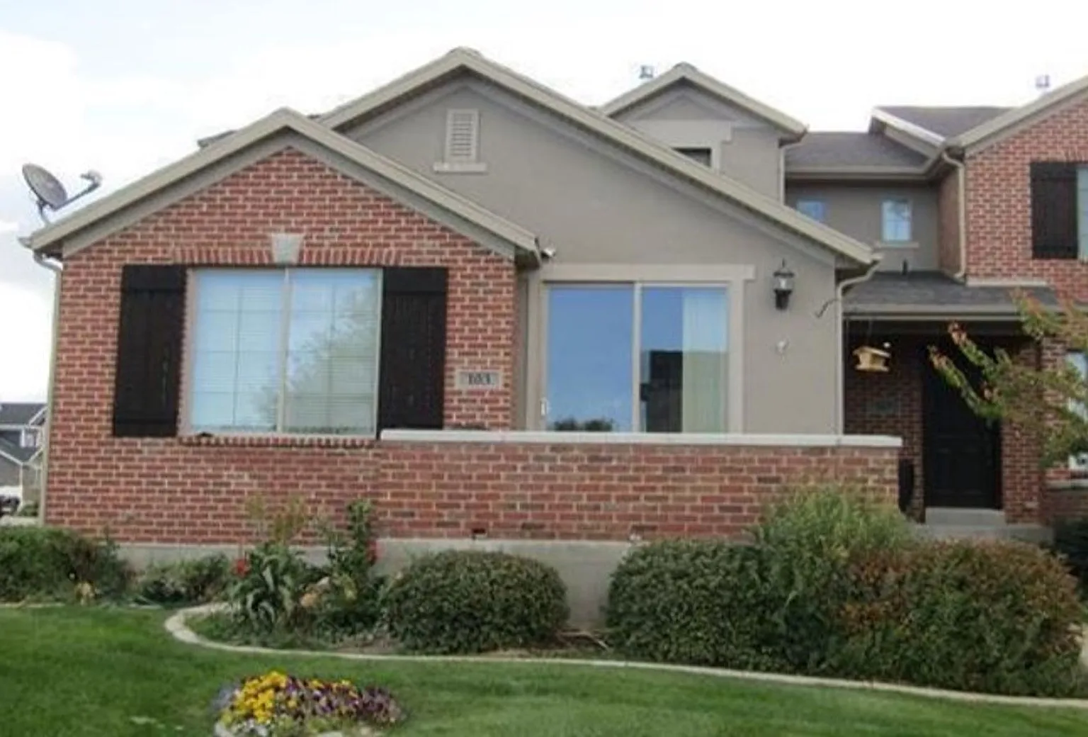 Spacious 3-Bedroom Corner Lot Townhome in West Point — Photo 1