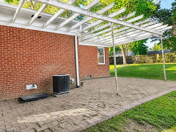 4th image of 203 Rockspring Dr