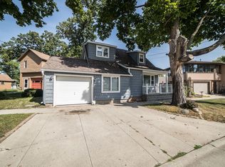 114 5th Ave N, Clear Lake, IA 50428