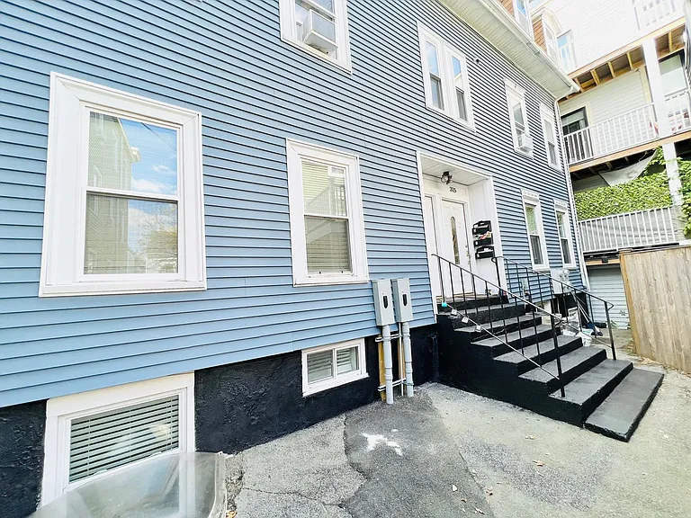 317 W 4th St #1 — Photo 11