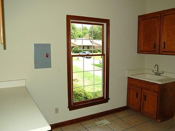 5th image of 7404 Camale Dr