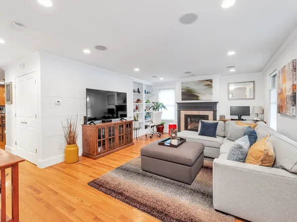 196 Durnell Ave, Roslindale, MA 02131
