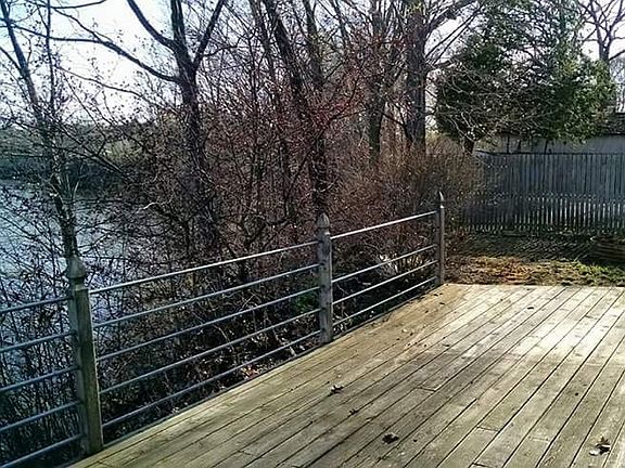 3rd image of 10616 Carmon Dr