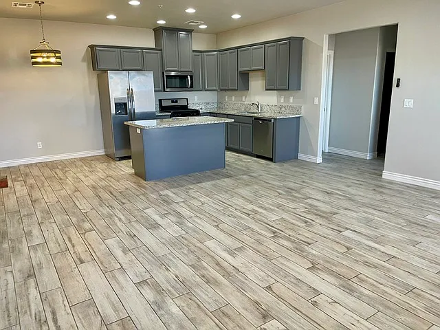 3 bed, 2.0 bath, 1397 sqft, $1,600 — Photo 2