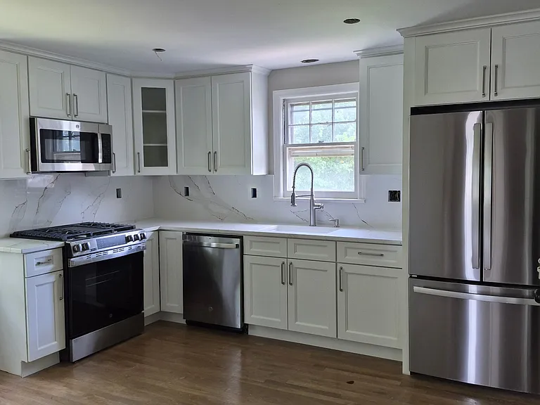 70 E 6th St #2 — Photo 28