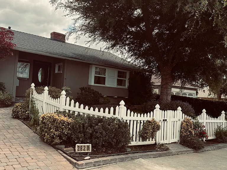 2820 N Buena Vista St — Photo 38