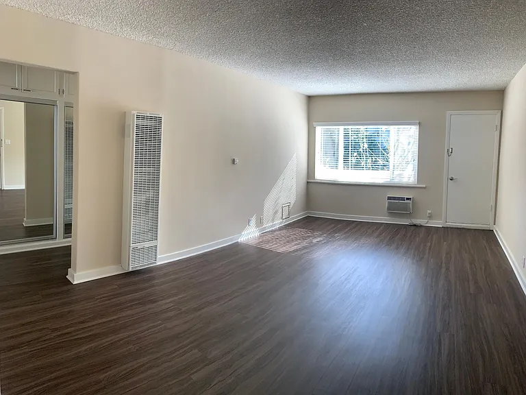 1550 Woodruff Ave #4 — Photo 2