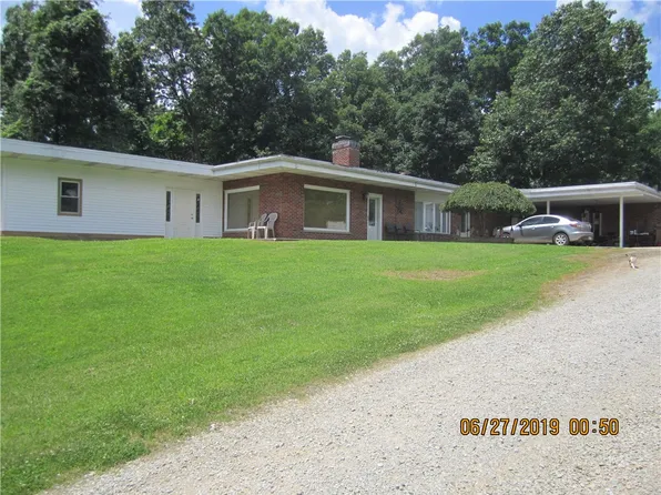 310 Valley Farm Dr, Waynesburg, PA 15370
