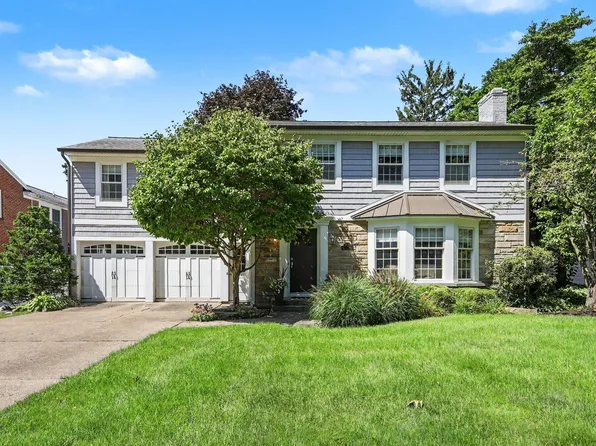 955 San Jose Dr SE, East Grand Rapids, MI 49506