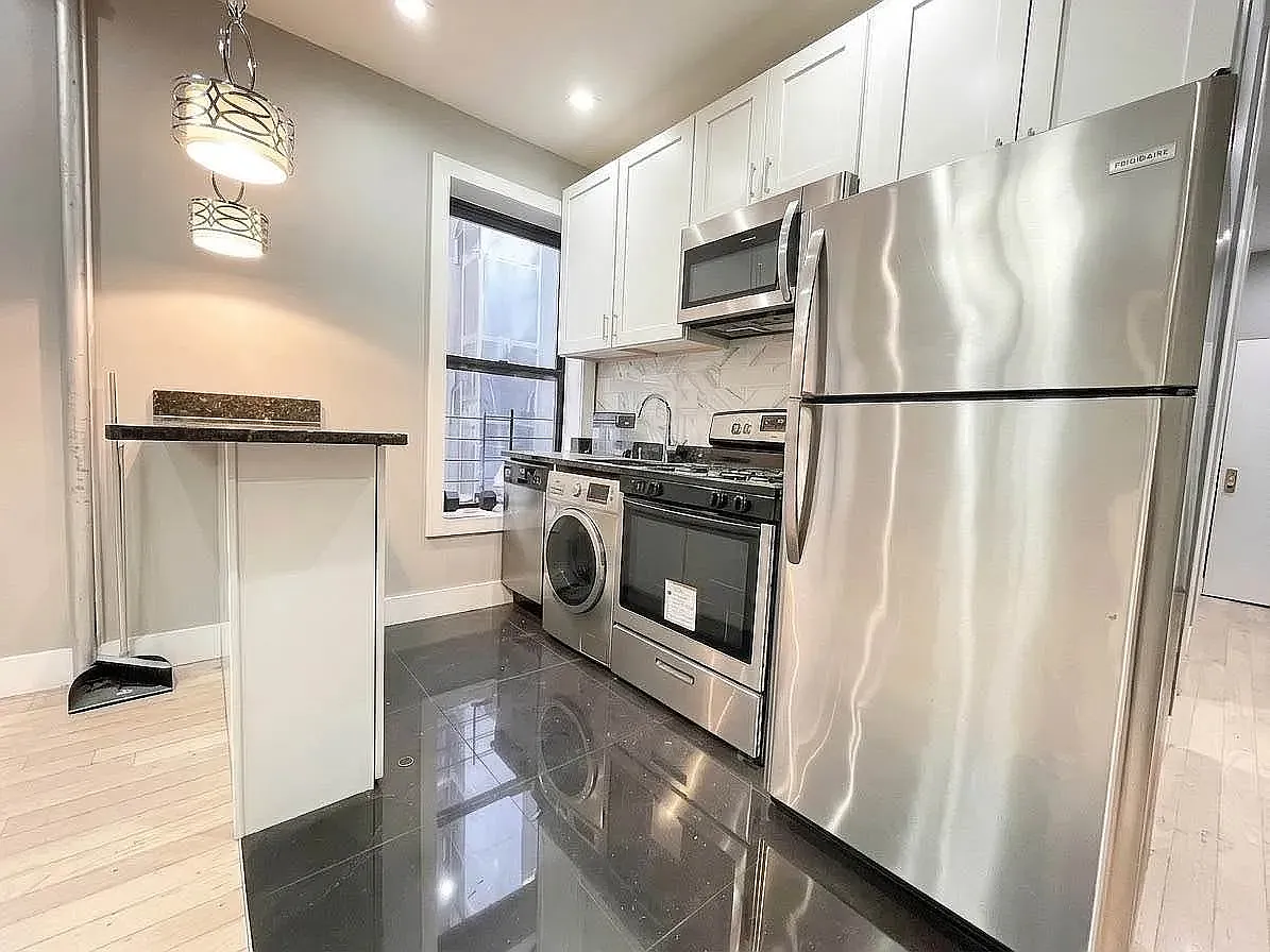 4308 Broadway — Photo 1
