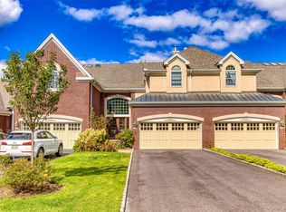 36 Kensington Cir, Manhasset, NY 11030