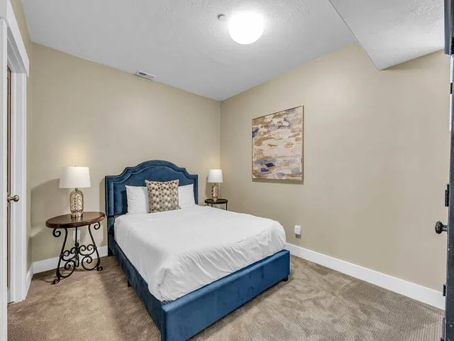 3 bed, 2200 sqft, $4,200 — Photo 3