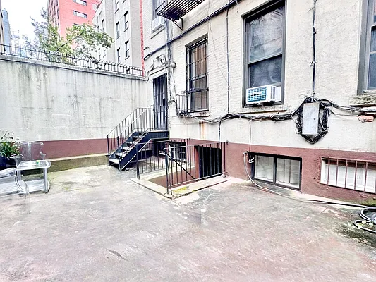 Rented by Metropolitan Property Group | media 12