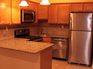 2023 Walnut St APT 2R, Philadelphia, PA 19103