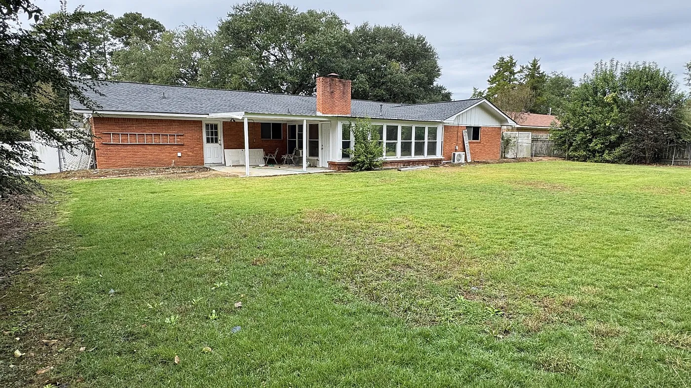 3 bed, 2380 sqft, $2,300 — Photo 4
