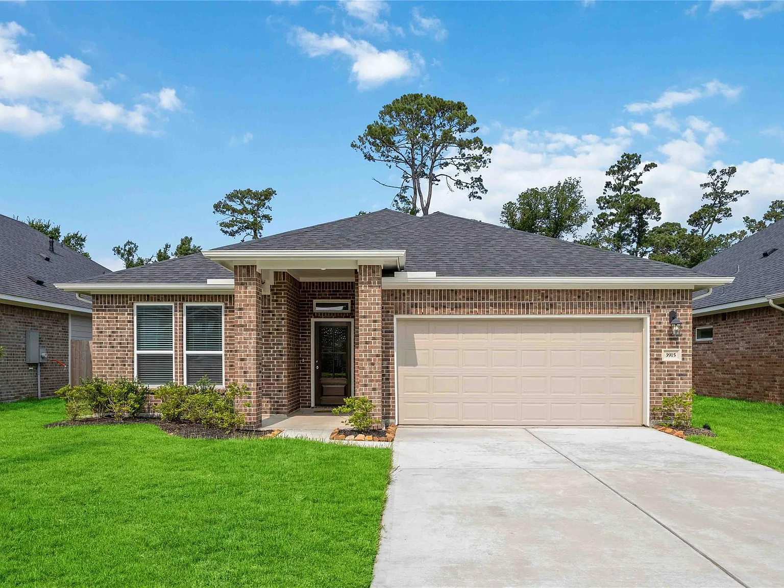 4 bed, 2.0 bath, 1981 sqft, $2,400 — Photo 1