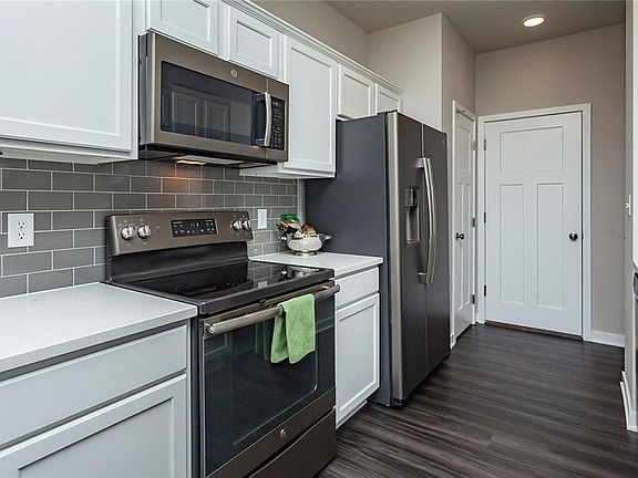 5th image of 241 NE Glendale Ln