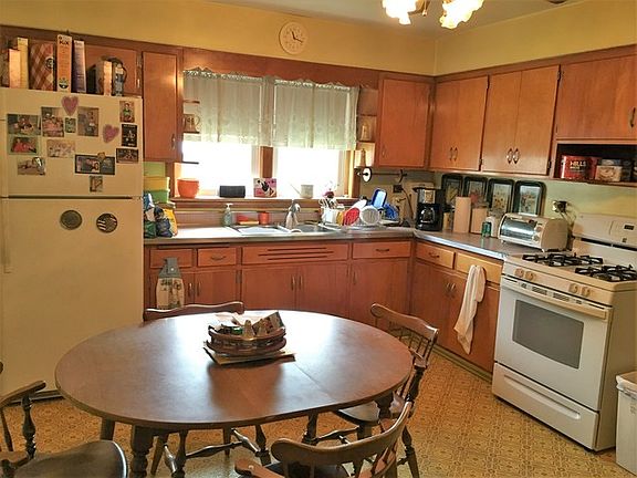4th image of 10819 S Avenue G