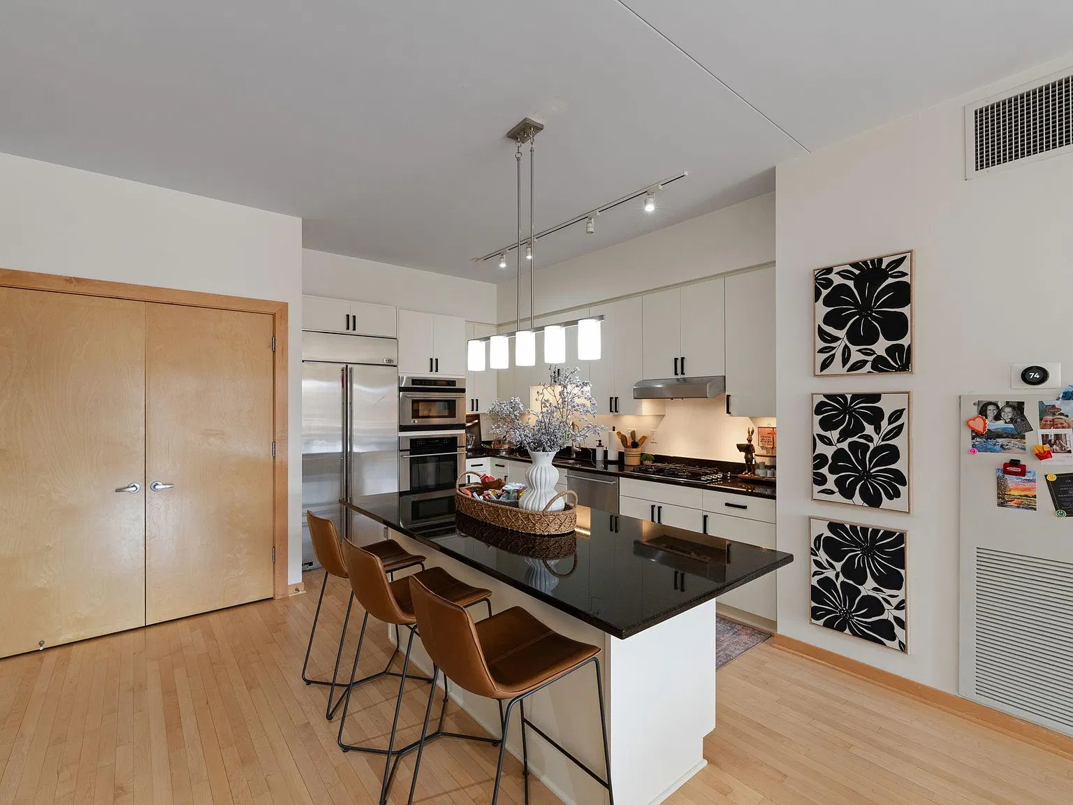 2 bed, 2.5 bath, 1970 sqft, $3,995 — Photo 3