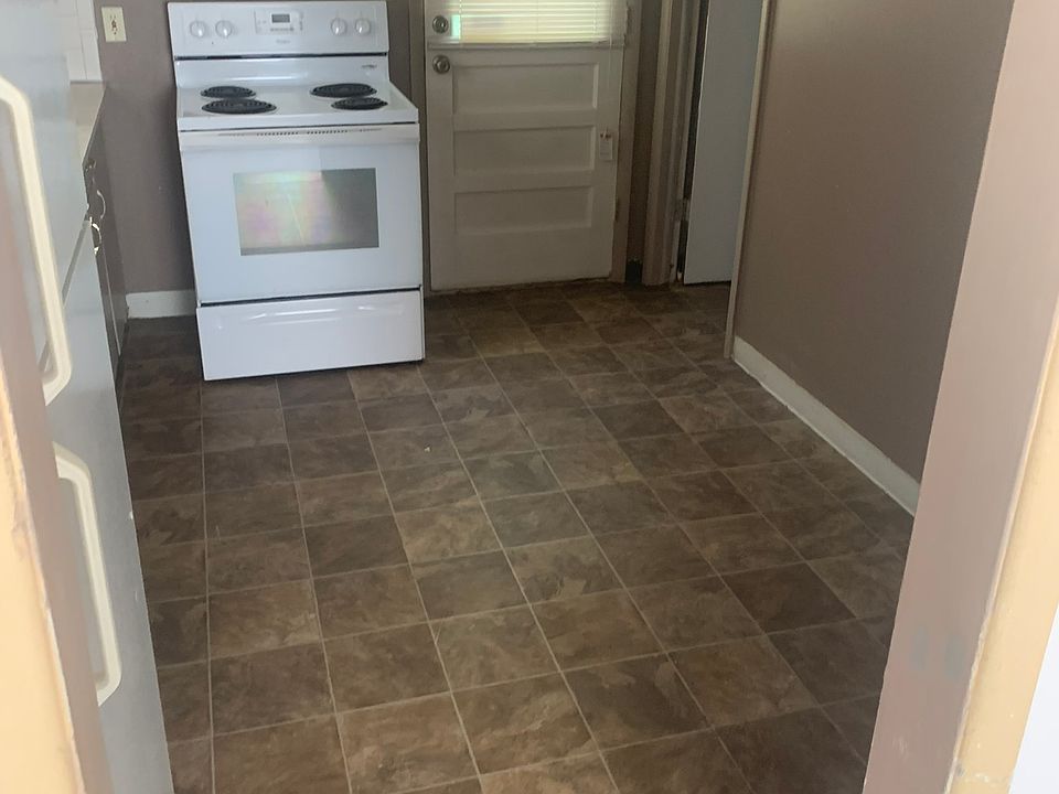 1st image of 1526 W Waldo Ave