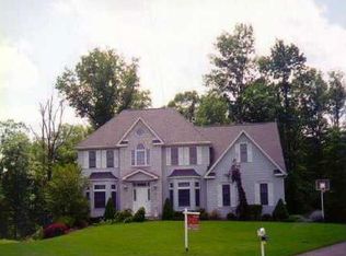 9 Cottonwood Ln, Suffern, NY 10901